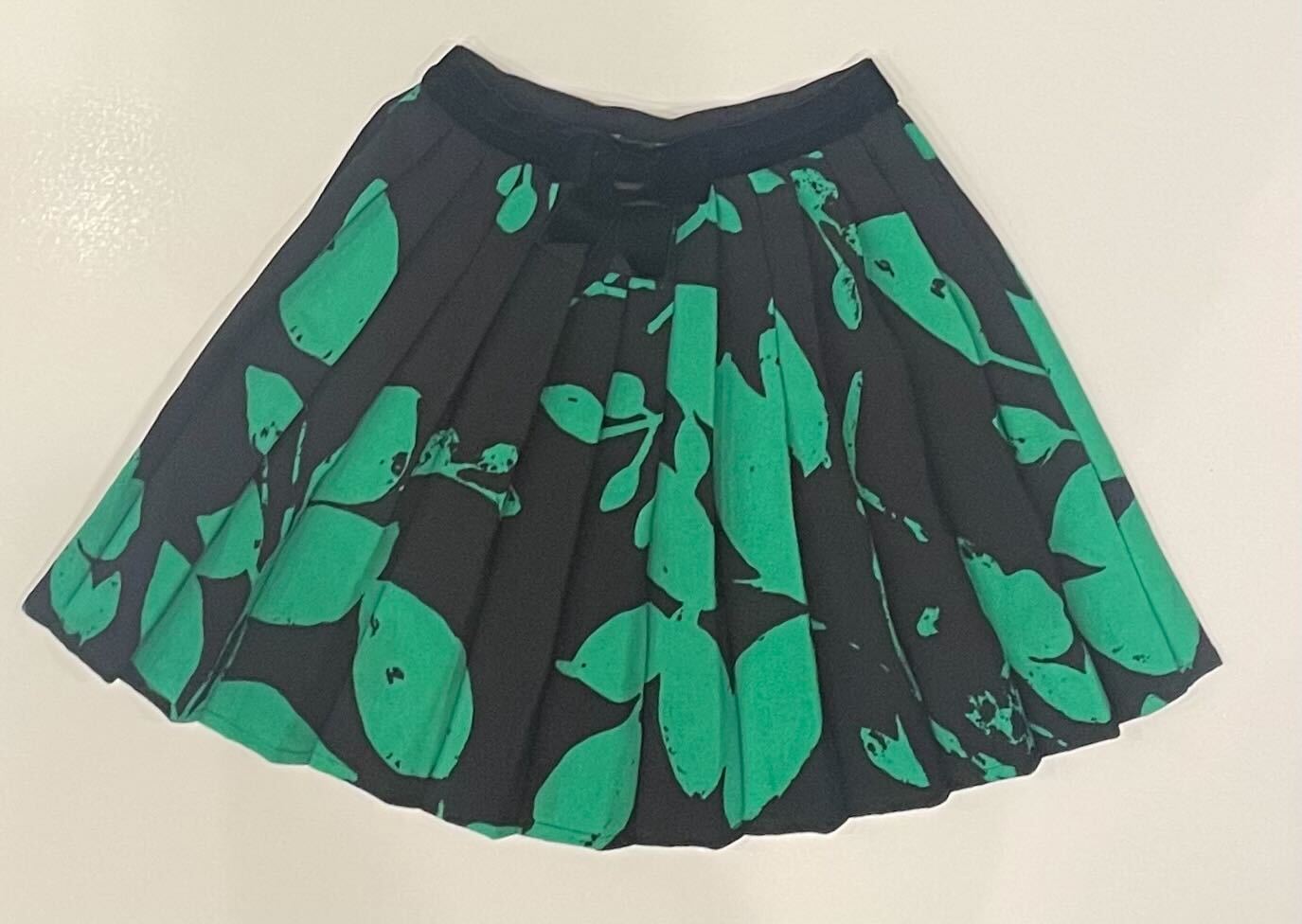 BLACK W/ GREEN LEAVES LEXI
