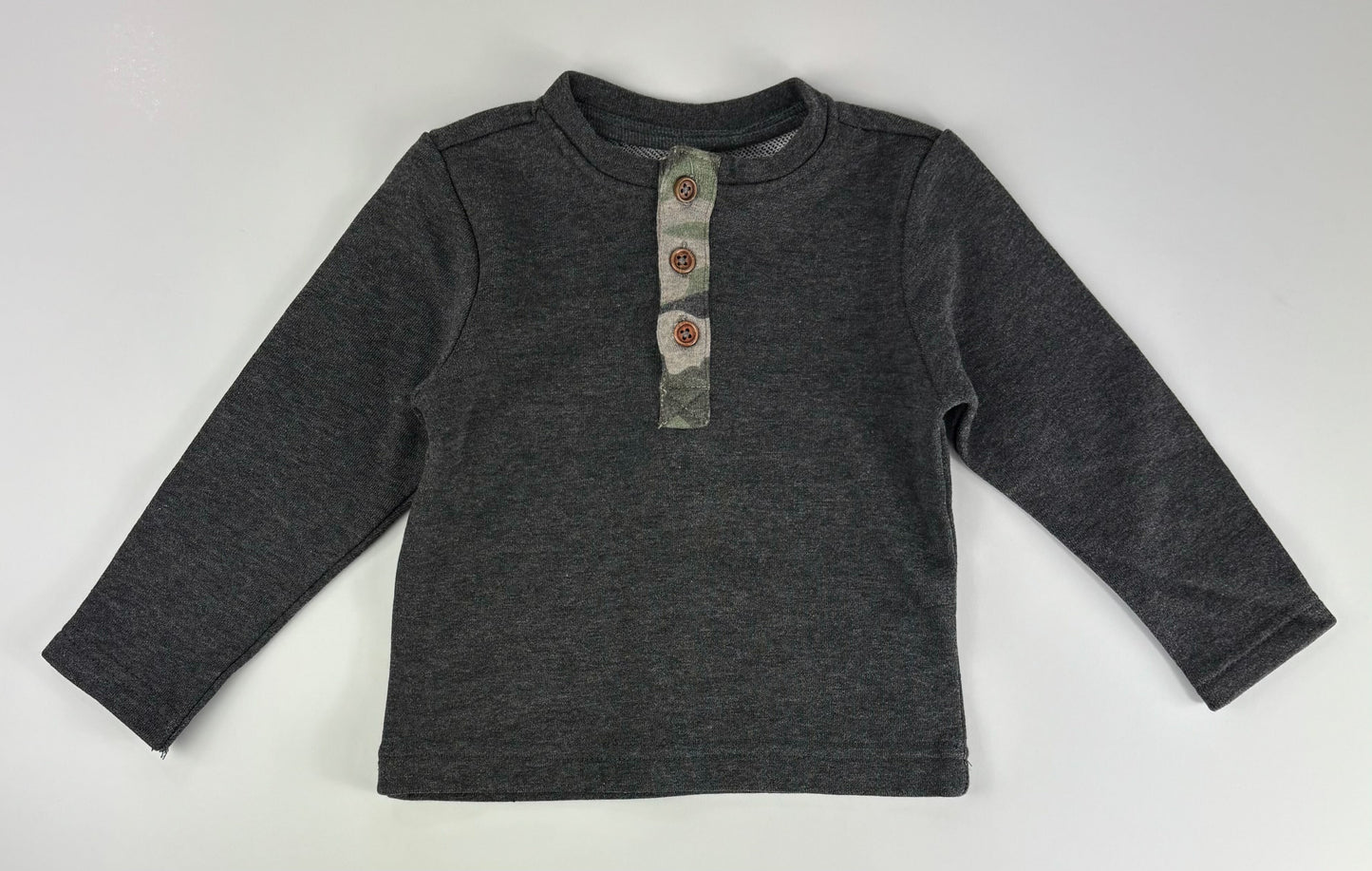 DARK GRAY LONG SLEEVE WITH CAMO ACCENT