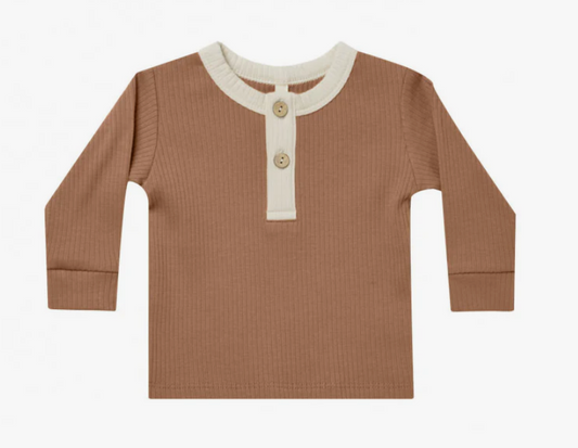 RIBBED LONG SLEEVE HENLEY || CINNAMON