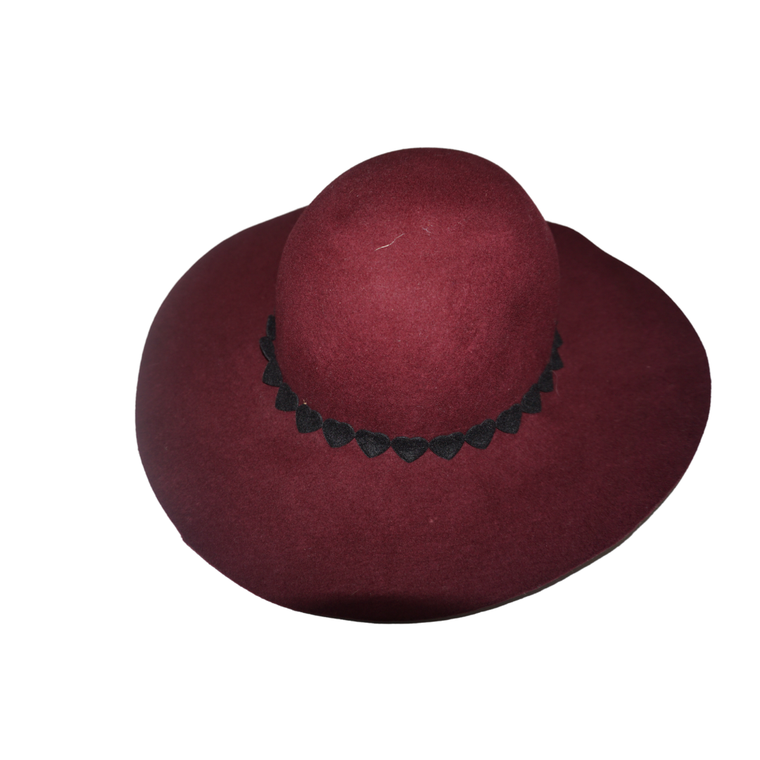 HAT WITH BLACK HEARTS EHBRIM